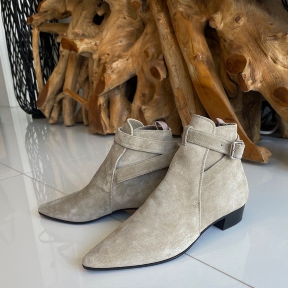 Miu Miu An - Picture 2 of 3